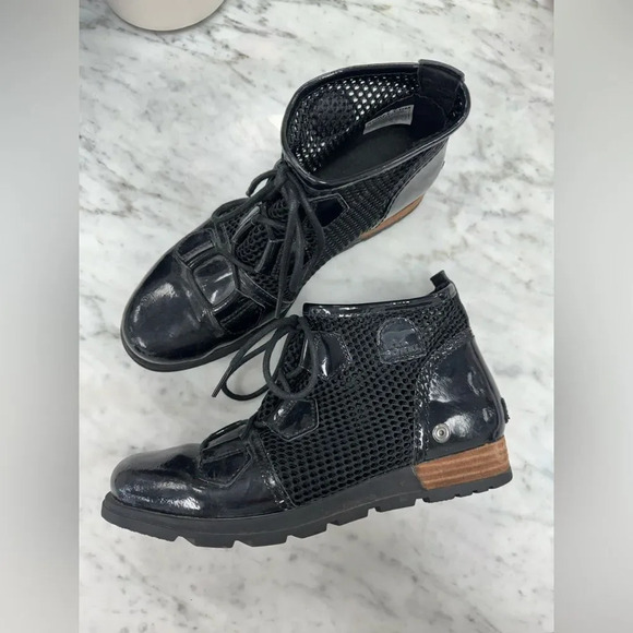 Sorel Major Lace Up Mesh Patent Leather Boots - Picture 2 of 4